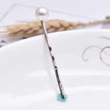 Load image into Gallery viewer, Hand made pearl Hair Clip