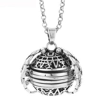 Load image into Gallery viewer, 4 Photo memory pendant Locket Necklace