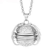 Load image into Gallery viewer, 4 Photo memory pendant Locket Necklace
