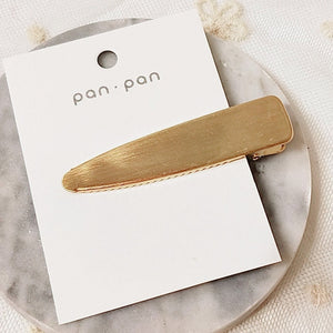 Woman elegant geometric pearl hairpins and hair clips
