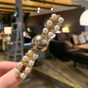Woman elegant geometric pearl hairpins and hair clips