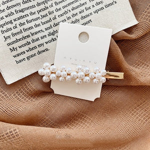Woman elegant geometric pearl hairpins and hair clips