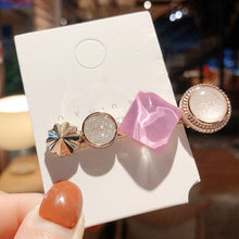 Load image into Gallery viewer, Hand made pearl Hair Clip