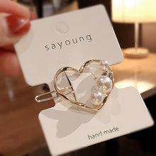 Load image into Gallery viewer, Hand made pearl Hair Clip